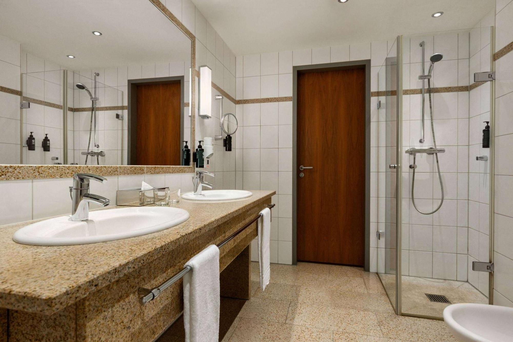 فندق Ramada By Wyndham Duesseldorf راتينغن المظهر الخارجي الصورة
